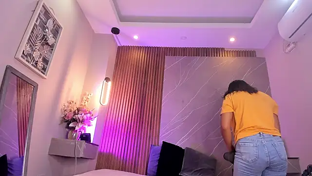 emma  rose1 online show from September 23, 2025, 6:59 pm