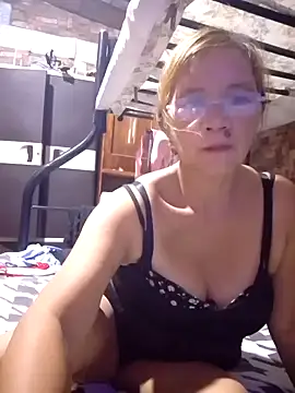 Snapshot of SexyHottMom chatting on September 14, 2025, 8:59 am SexyHottMom online show from September 14, 2025, 8:59 am