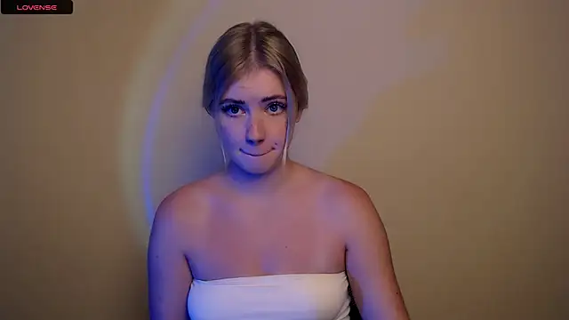 AliceHotty  online show from October 28, 2025, 1:54 pm