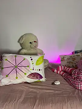 Snapshot of MiaRousexxx_ chatting on February 14, 2026, 2:01 am MiaRousexxx online show from February 14, 2026, 2:01 am