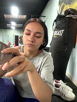 MiaRousexxx  online show from December 21, 2025, 9:15 pm