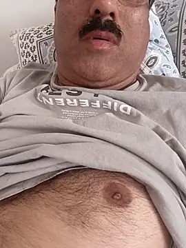 Snapshot of moonflower25 chatting on April 1, 2026, 12:06 pm moonflower25 online show from April 1, 2026, 12:06 pm