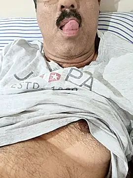 moonflower25 online show from November 3, 2025, 8:34 pm