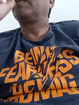 Snapshot of moonflower25 chatting on March 6, 2026, 4:29 am moonflower25 online show from March 6, 2026, 4:29 am