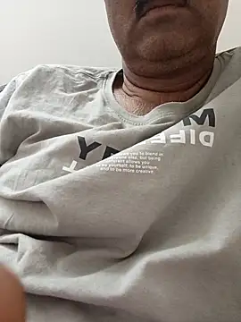 Snapshot of moonflower25 chatting on March 15, 2026, 3:46 am moonflower25 online show from March 15, 2026, 3:46 am