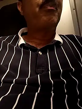 Snapshot of moonflower25 chatting on April 4, 2026, 3:40 pm moonflower25 online show from April 4, 2026, 3:40 pm