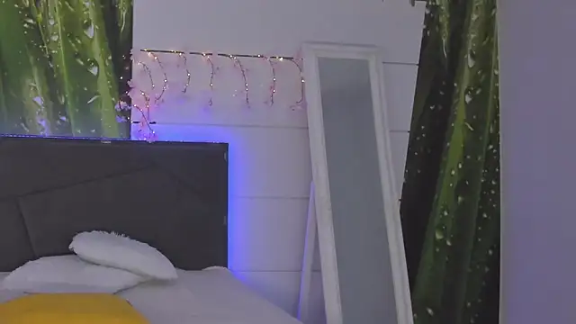 Snapshot of HollyTailors chatting on February 6, 2026, 1:40 pm HollyTailors online show from February 6, 2026, 1:40 pm