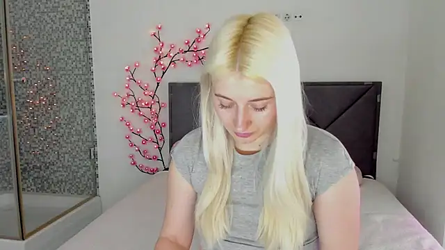 HollyTailors online show from March 5, 2026, 1:19 pm