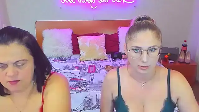 Snapshot of Your_Exstasy chatting on October 14, 2025, 11:11 am Your Exstasy online show from October 14, 2025, 11:11 am