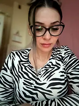 iSelena online show from November 20, 2025, 5:52 am