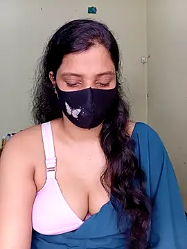 Rose-luckey online show from November 26, 2025, 11:10 am