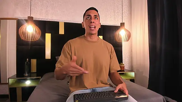 Lucio  Fox online show from April 3, 2026, 12:11 pm