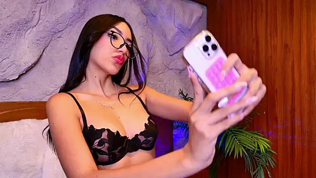 lissafeniix  online show from November 5, 2025, 10:07 am