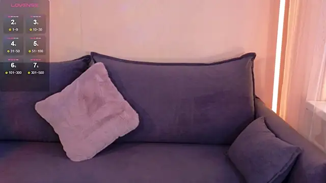 CarolineGuthrie online show from October 11, 2025, 12:06 pm