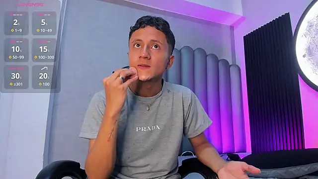 Snapshot of _Leohot_ chatting on October 29, 2025, 3:49 am Leohot online show from October 29, 2025, 3:49 am