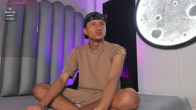 Snapshot of _Leohot_ chatting on November 22, 2025, 3:49 am Leohot online show from November 22, 2025, 3:49 am