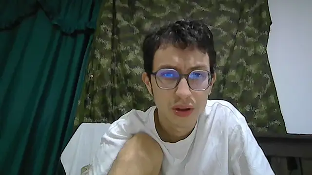 Snapshot of Kevintdx chatting on February 14, 2026, 11:05 pm Kevintdx online show from February 14, 2026, 11:05 pm