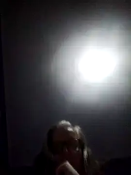 Snapshot of Feelineducentre chatting on November 6, 2025, 8:57 pm Feelineducentre online show from November 6, 2025, 8:57 pm