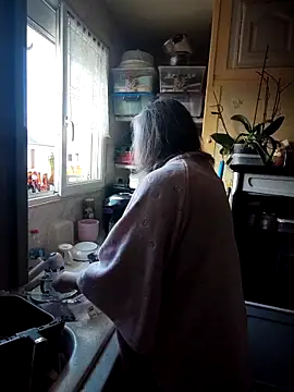 Snapshot of Feelineducentre chatting on October 12, 2025, 9:54 am Feelineducentre online show from October 12, 2025, 9:54 am