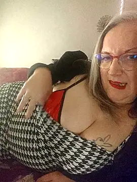 Snapshot of Feelineducentre chatting on January 5, 2026, 8:45 pm Feelineducentre online show from January 5, 2026, 8:45 pm