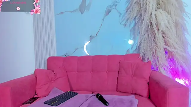 Snapshot of ivonyMiller chatting on September 17, 2025, 8:44 pm ivonyMiller online show from September 17, 2025, 8:44 pm