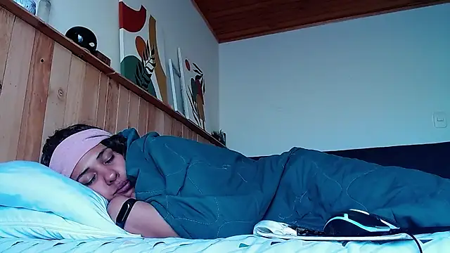 IVONNE COLLINS33 online show from November 8, 2025, 9:18 pm