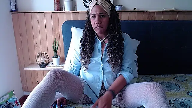 IVONNE COLLINS33 online show from September 20, 2025, 1:38 pm