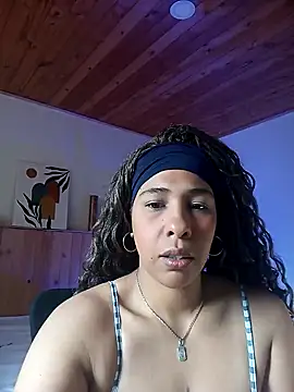 IVONNE COLLINS33 online show from February 22, 2026, 8:54 pm