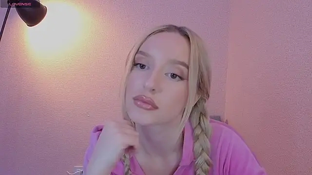 Snapshot of PickmeBabby chatting on October 17, 2025, 8:54 pm PickmeBabby online show from October 17, 2025, 8:54 pm