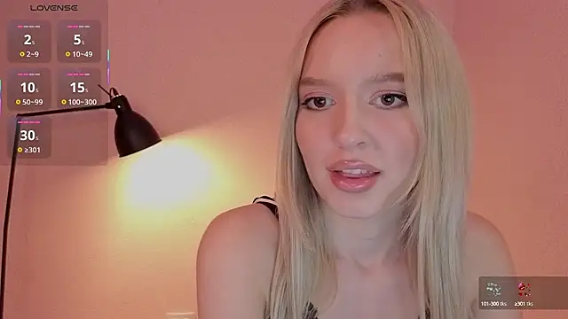 Snapshot of PickmeBabby chatting on October 4, 2025, 8:21 pm PickmeBabby online show from October 4, 2025, 8:21 pm