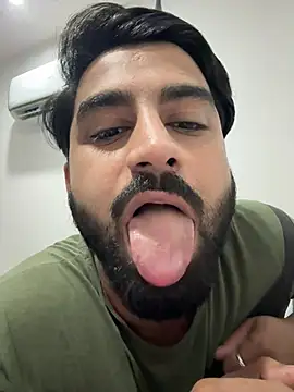 hottestboy03 online show from April 13, 2026, 10:52 am