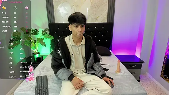 Snapshot of OnlyJos chatting on October 12, 2025, 1:56 pm OnlyJos online show from October 12, 2025, 1:56 pm