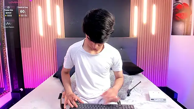 Snapshot of OnlyJos chatting on November 7, 2025, 8:13 pm OnlyJos online show from November 7, 2025, 8:13 pm