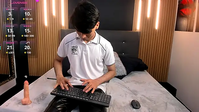 Snapshot of OnlyJos chatting on October 28, 2025, 7:46 pm OnlyJos online show from October 28, 2025, 7:46 pm