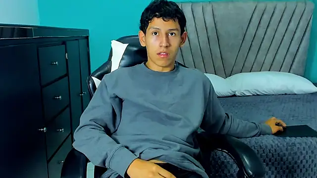 Snapshot of Felipe_Gonzales chatting on September 9, 2025, 12:47 pm Felipe Gonzales online show from September 9, 2025, 12:47 pm