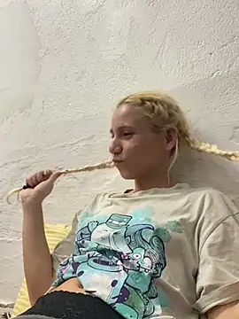 Snapshot of Bruna551 chatting on March 28, 2026, 2:45 am Bruna551 online show from March 28, 2026, 2:45 am