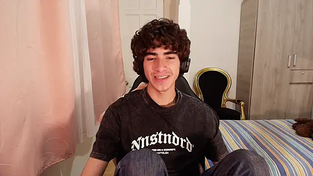 Snapshot of Nude_Boy18 chatting on October 7, 2025, 6:14 am Nude Boy18 online show from October 7, 2025, 6:14 am