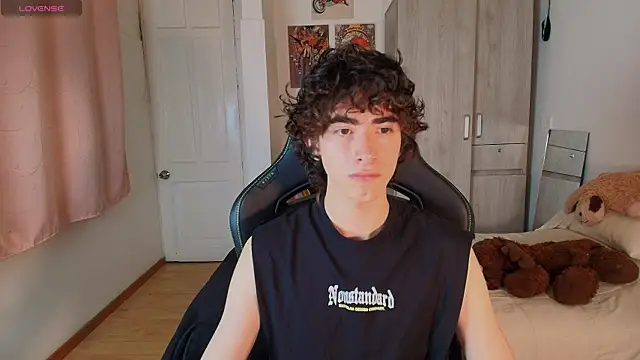 Nude Boy18 online show from December 1, 2025, 2:45 am