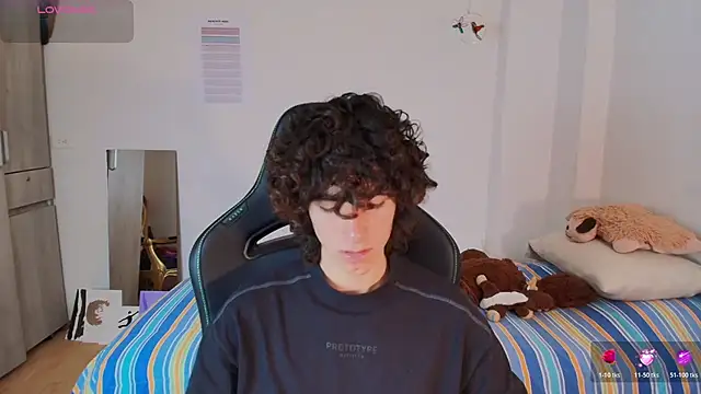 Nude Boy18 online show from March 3, 2026, 6:15 pm