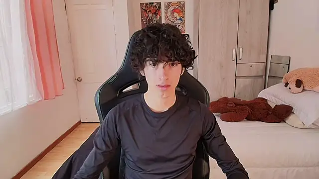 Nude Boy18 online show from May 17, 2026, 8:09 pm