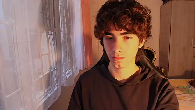 Nude Boy18 online show from October 10, 2025, 9:37 pm