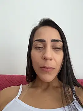 lucioliveira online show from May 19, 2026, 2:46 pm