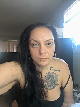 Snapshot of hautemama215 chatting on February 4, 2026, 3:07 pm hautemama215 online show from February 4, 2026, 3:07 pm