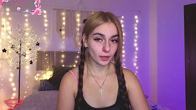 Snapshot of Little_mia__ chatting on January 17, 2026, 11:08 pm Little mia online show from January 17, 2026, 11:08 pm