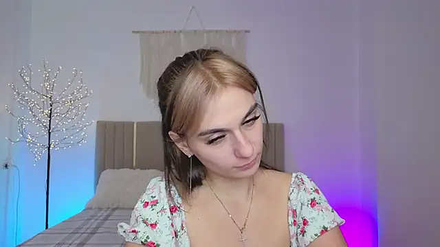 Snapshot of Little_mia__ chatting on February 23, 2026, 10:32 pm Little mia online show from February 23, 2026, 10:32 pm