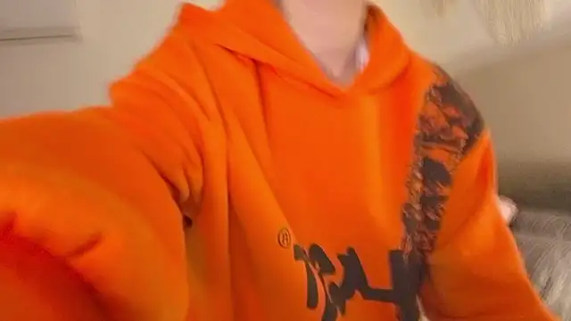 Snapshot of Little_mia__ chatting on February 12, 2026, 10:53 pm Little mia online show from February 12, 2026, 10:53 pm