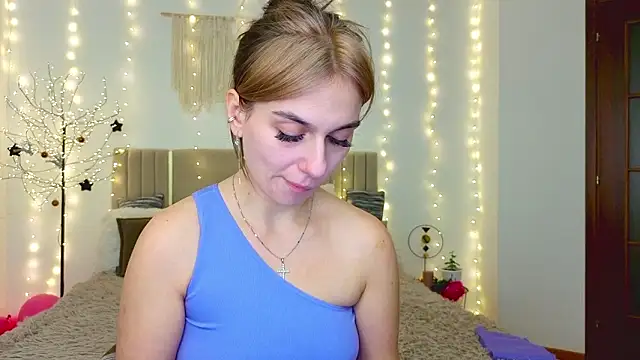 Snapshot of Little_mia__ chatting on February 3, 2026, 10:48 pm Little mia online show from February 3, 2026, 10:48 pm