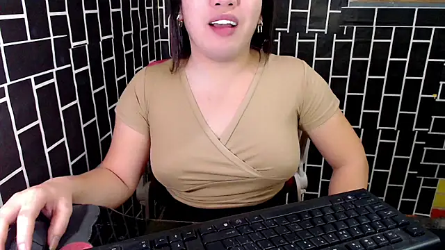 Snapshot of xUrDreamSlutWhore chatting on September 16, 2025, 9:16 pm xUrDreamSlutWhore online show from September 16, 2025, 9:16 pm