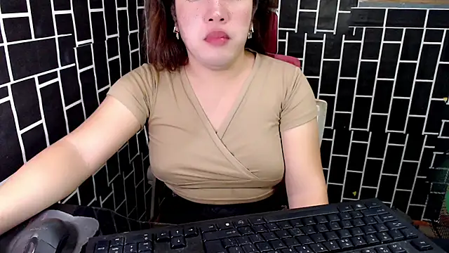 Snapshot of xUrDreamSlutWhore chatting on September 9, 2025, 4:05 pm xUrDreamSlutWhore online show from September 9, 2025, 4:05 pm