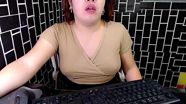 Snapshot of xUrDreamSlutWhore chatting on September 12, 2025, 3:56 pm xUrDreamSlutWhore online show from September 12, 2025, 3:56 pm